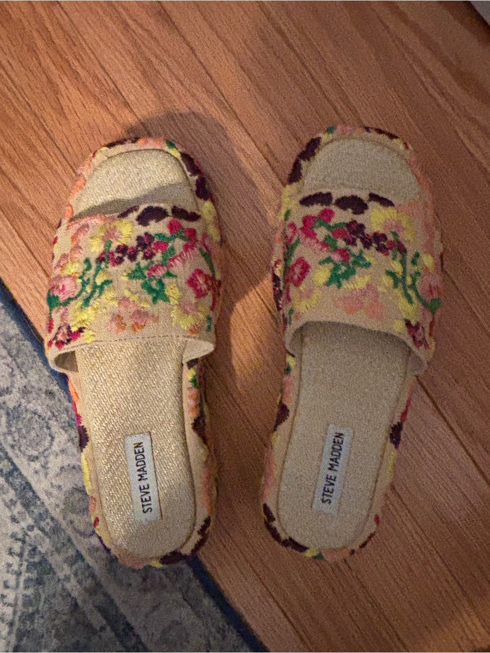 Steve Madden Cream Floral Embroidered Slide Sandals